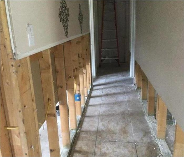 Hallway, flood cuts performed on both drywalls